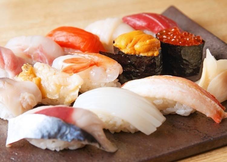 ▲海胆、螃蟹、鲑鱼卵等各种口味的寿司,每一种看起来都好好吃!