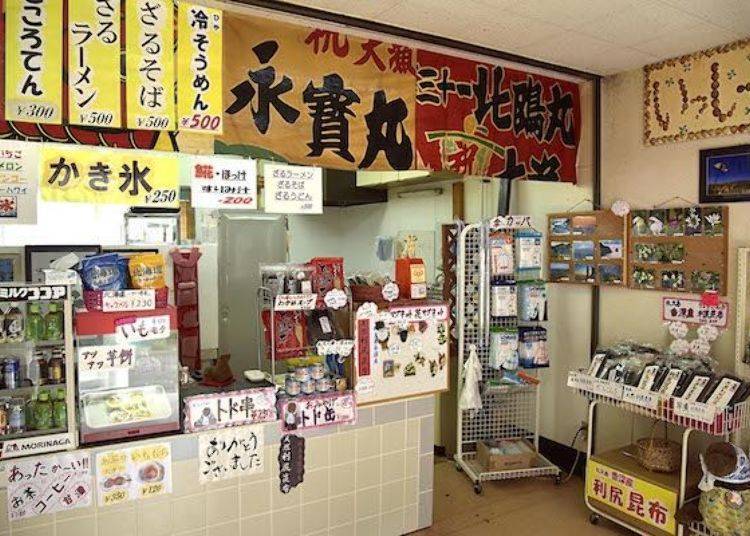 在「いっしーの店」的柜台看到有「Todo串」（就是北海狮肉串）的牌子！